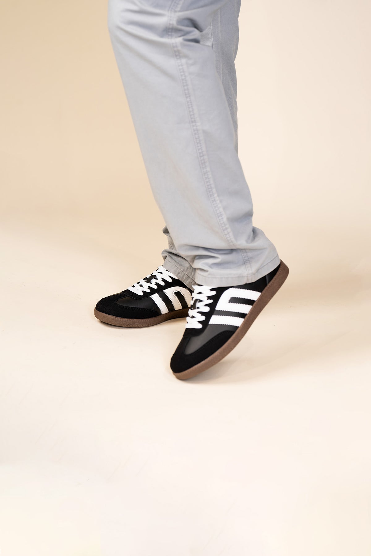 Zapatilla Hombre Negro Konstantin Apóstol Apóstol