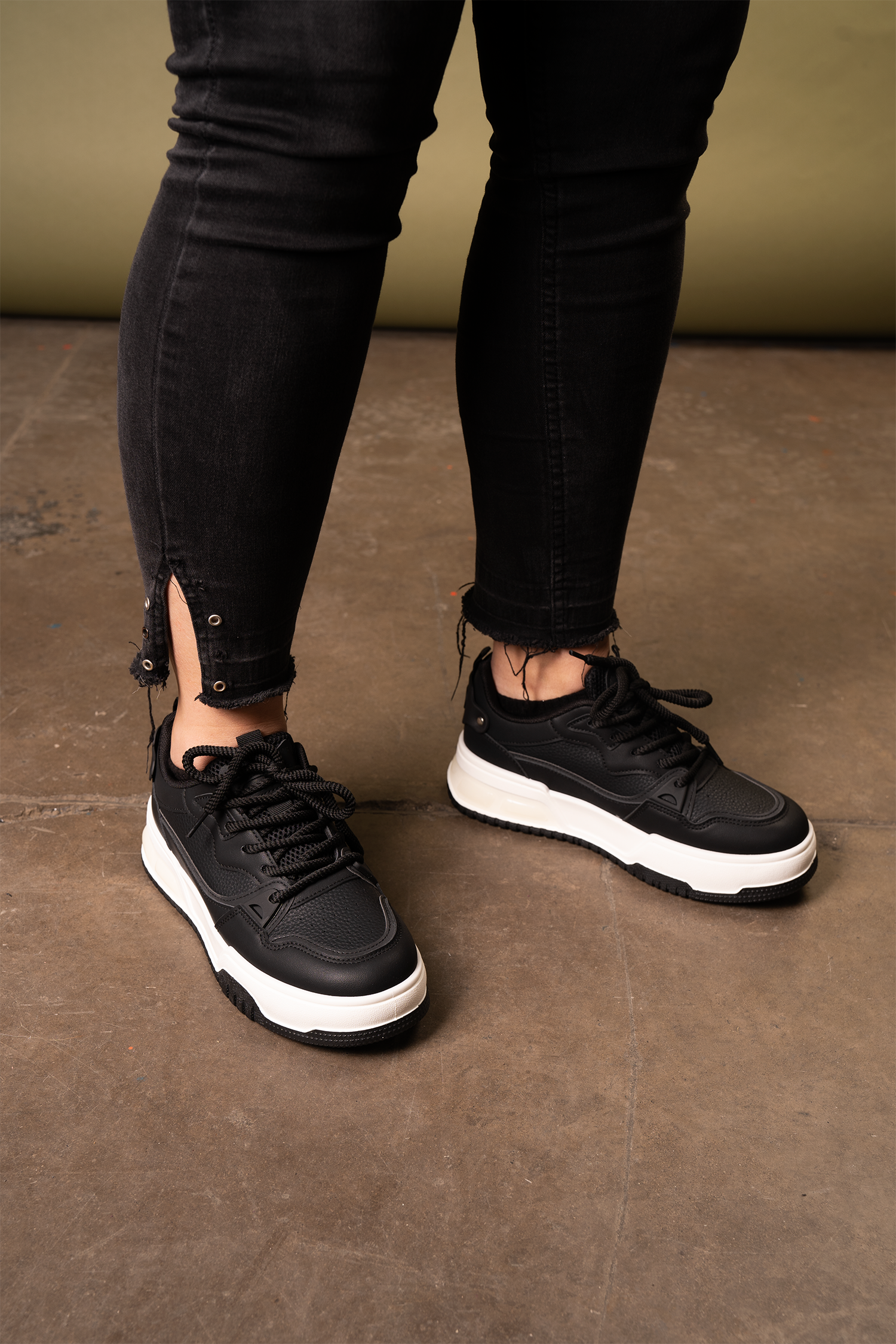 Zapatilla Mujer Negro Akila Boteli Boteli