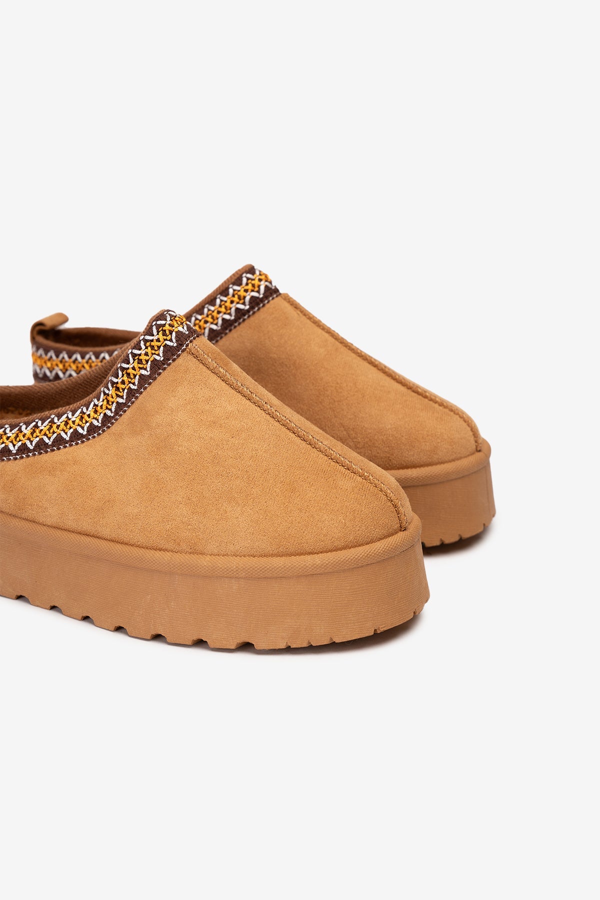 Pantufla Felpuda Mujer Camel Alisa Chinitown Chinitown