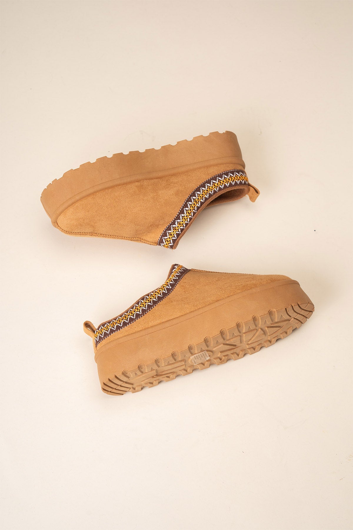 Pantufla Felpuda Mujer Camel Alisa Chinitown Chinitown