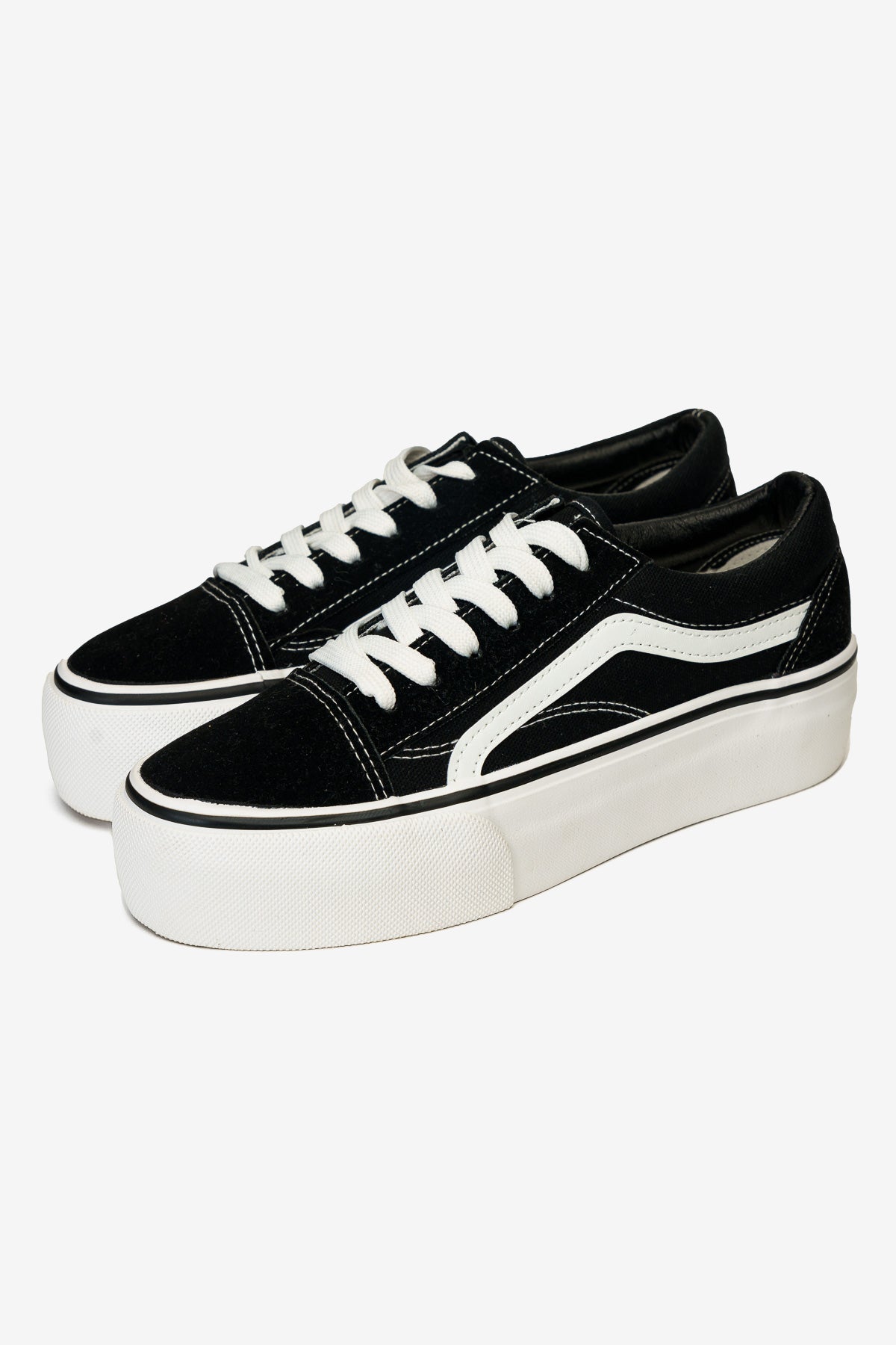 Zapatilla Mujer Negro Blanco Eilley Chinitown Boteli