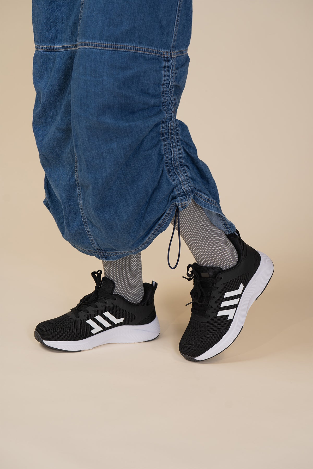 Zapatilla Mujer Blanco Negro Angelina Apóstol Apóstol