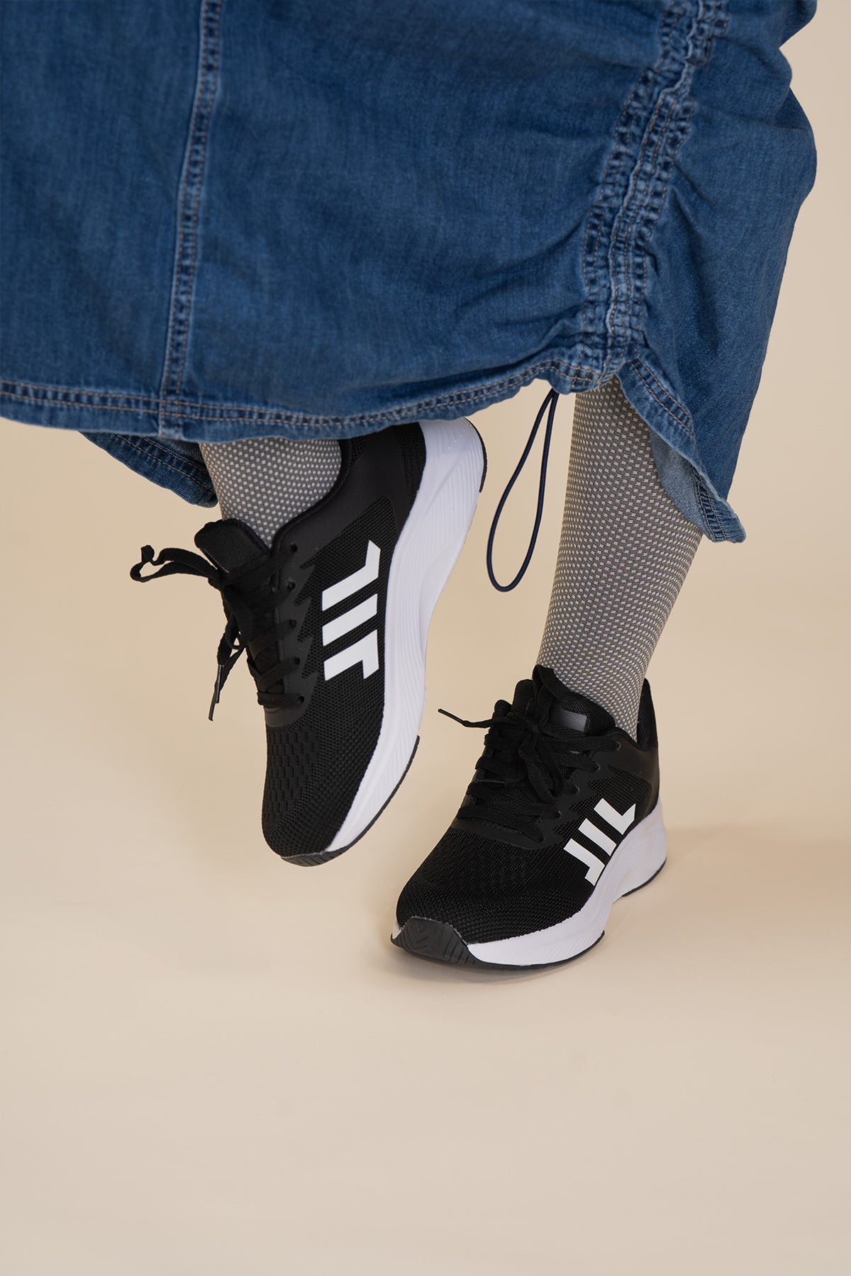 Zapatilla Mujer Blanco Negro Angelina Apóstol Apóstol